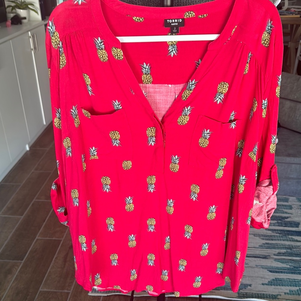 Torrid Harper Red Pineapple Print Women's 3/4 sleeve Top size 2 / 18-20